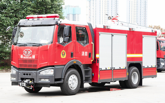 V6 4000L Water/Foam Tank Fire Fighting Truck Red With 2WD Or 4WD Drive System