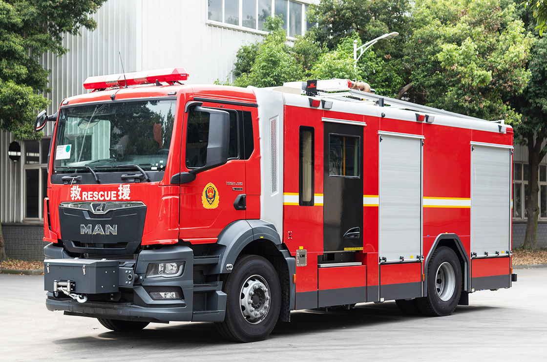 100L/S Maximum Flow Rate Firefighting Truck With 377/1800 KW/Rpm For Firefighting