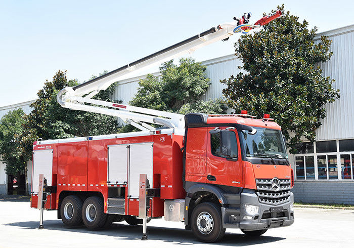 Mercedes Benz 25m Aerial Fire Truck Spraying Water / Foam / Powder